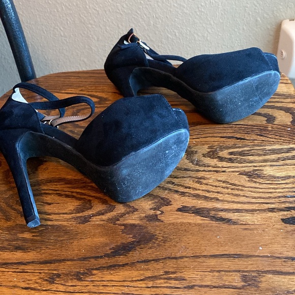 Black Heels - Picture 4 of 4